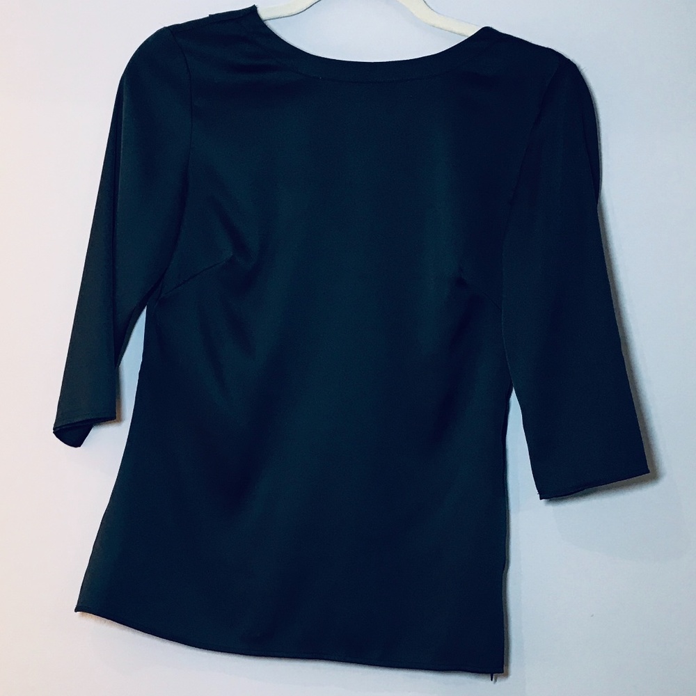 Blk Top with Side Zipper & Rolled Collar in Back